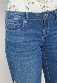 ONLY ONLCORAL - Calças de ganga de corte skinny - light blue denim