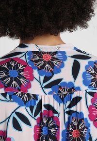 Cartoon Bluse - multi-coloured