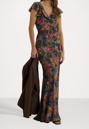 Maxi-jurk met bloemenprint in paars, blauw en groen op een bruine achtergrond. Heeft vlinder mouwen en een brede bruine riem.