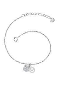 Pulsera de cadena de plata con un charm en forma de corazón que presenta rhinestones y un acento de perla. Longitud ajustable con un cierre de langosta.