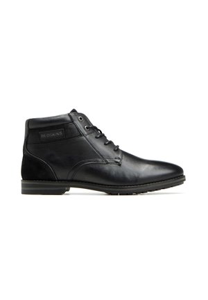 Bottine en cuir noir avec une finition lisse, col rembourré, cinq œillets pour les lacets et panneau texturé à l'arrière. Semelle en caoutchouc.