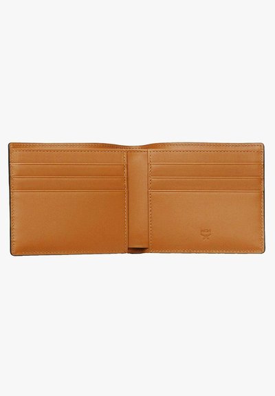 Portefeuille en cuir marron avec une texture lisse, doté de plusieurs emplacements pour cartes et d'un compartiment central. Couture visible le long des bords.