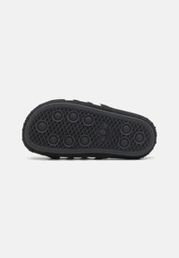 adidas Originals ADILETTE 24 - Iešļūcenes - core black/footwear white