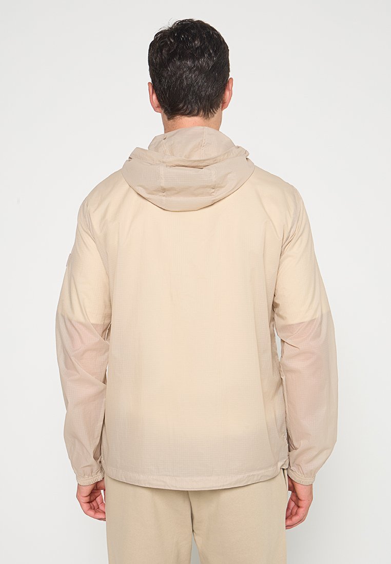 Leichte Jacke