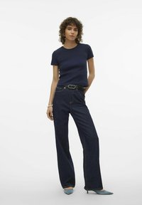 Vero Moda VMCHLOE SHORT TOP - Βασικό μπλουζάκι - navy blazer