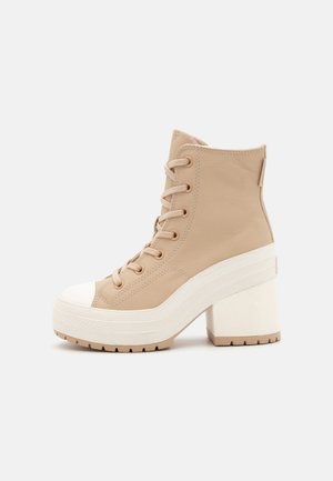 CHUCK 70 DE LUXE HEEL PLATFORM - Kotnkov obuv na vysokm podpatku - warm quarry/egret