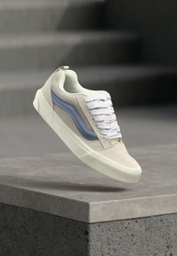 Nem kiválasztott, taupe