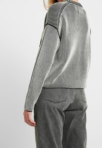 Calvin Klein Jeans Stickad tröja - black