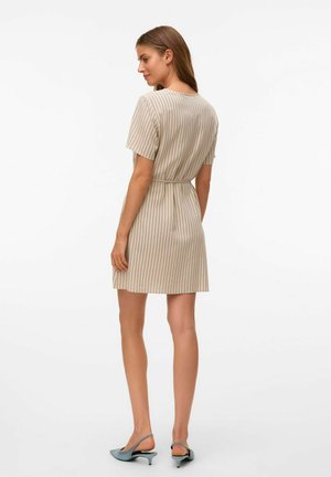 VMMYMILO KURZES - Robe chemise - silver lining