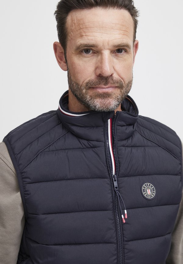 FQVinncent - Waistcoat - salute2