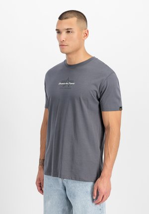 Alpha Industries, ALPHA INDUSTRIES MEN - T-SHIRTS FOAM ML T-SHIRT - Majica kratkih rukava s printom - greyblack