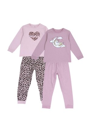 Dreiteiliges Schlafanzugset. Enthält ein hellrosa Oberteil mit Herzmuster, Hose mit Leopardenmuster und ein pinkes Oberteil mit einem Einhorn auf dem Mond. Auf den Hosen sind gepunktete Muster.