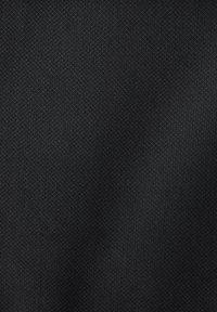 Tessuto nero con trama fine e uniforme. La superficie appare liscia e omogenea senza accenti visibili.