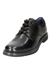 Chaussure habillée à lacets pour homme en cuir noir avec col texturé, bout arrondi et semelle épaisse, légèrement inclinée vers la droite.