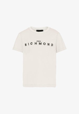 Wit T-shirt met korte mouwen en zwarte tekst "JOHN RICHMOND" die in een boog over de borst is gedrukt.