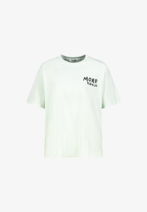 Weißes Kurzarm-T-Shirt mit Rundhalsausschnitt und schwarzem Text "MORE PLEASE" auf der oberen linken Brust.