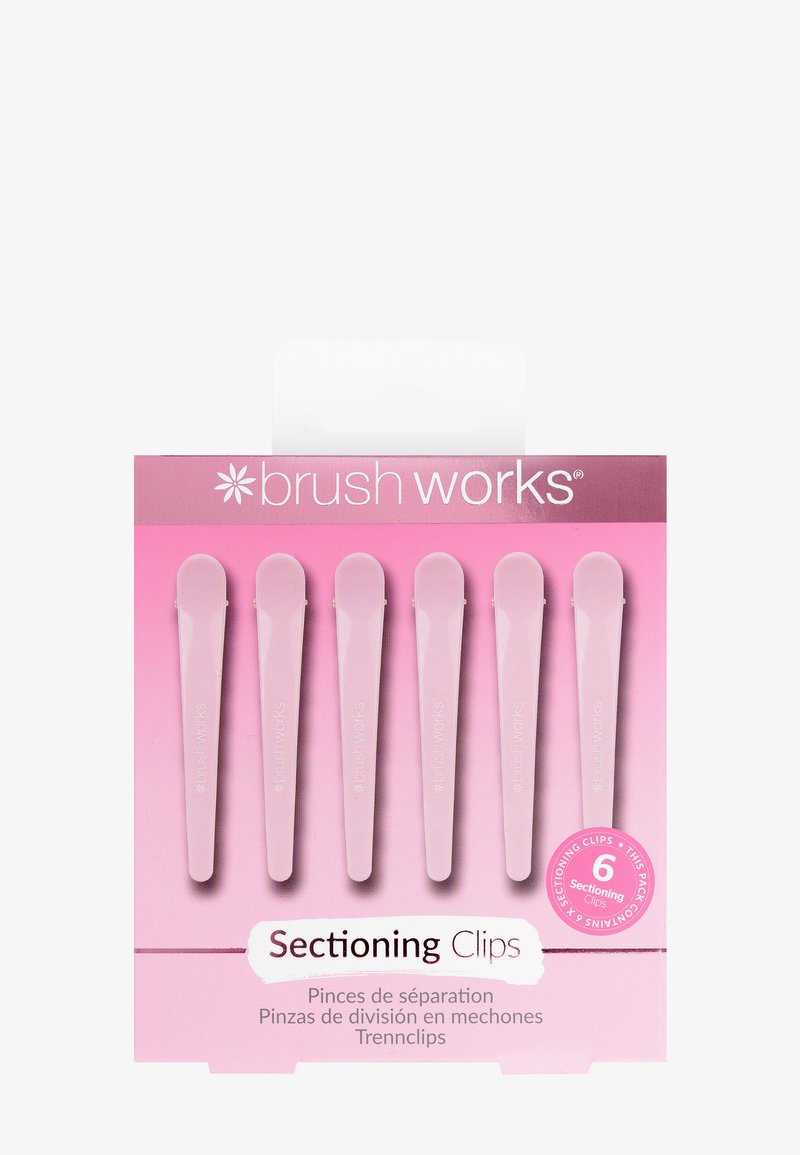 Pack mit sechs Abteilungsclips in zartem Rosa, mit glatter Kunststoffoberfläche und abgerundeten Enden, präsentiert auf einer rosa Pappunterlage.