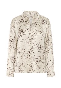 Romige blouse met bruine spetterpatroon; heeft lange mouwen, een kraag en een gedeeltelijke knopenlijst. Geweven stof zichtbaar.