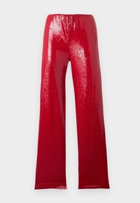 Pantalon rouge vif taille haute à jambes larges, recouvert de sequins brillants, présenté sur un fond clair et uni.
