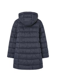 Navy zila pūkainā jakas, ar horizontālām kvadrātveida auduma šuvēm, kapuci un garām piedurknēm. Izgatavota no gluda, ūdens atgrūdoša auduma.