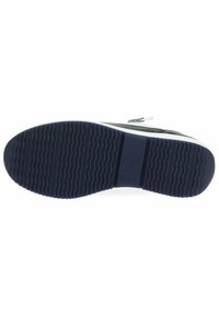 Scarpa di pelle nera con una suola in gomma navy strutturata. Presenta una intersuola bianca e una cerniera laterale per un facile accesso.
