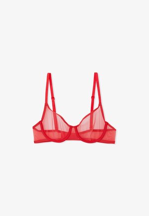 Soutien-gorge rouge transparent avec armatures, bretelles ajustables et accents en satin. Il présente un design minimaliste et un tissu en maille douce.