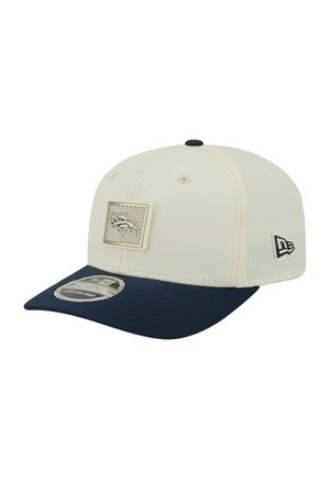 Casquette de baseball blanc cassé et marine avec logo Denver Broncos sur le patch avant et logo New Era sur le côté.