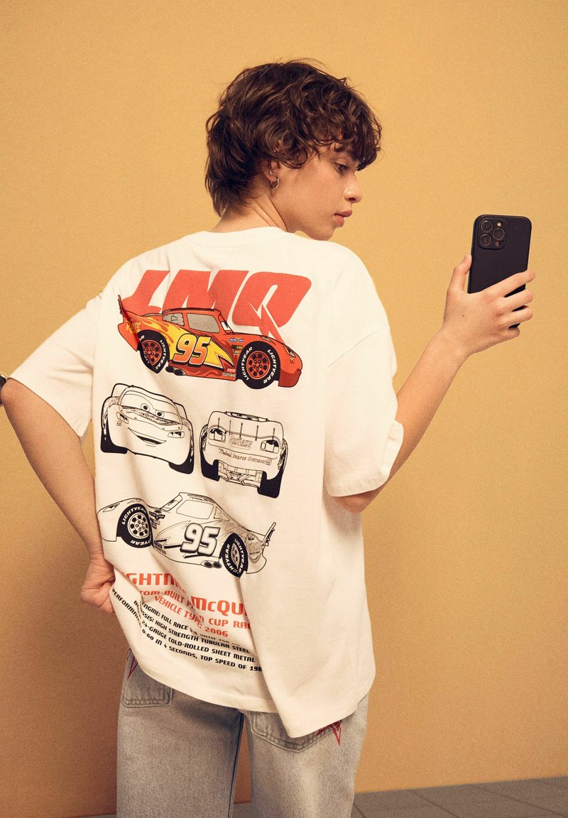 Bershka - SHORT SLEEVE CARS - Print T-shirt - white, Enlarge