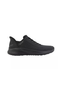 Scarpe sportive nere realizzate in rete con un design texturizzato. Presentano suola flessibile, chiusura con lacci e un marchio discreto di lato.