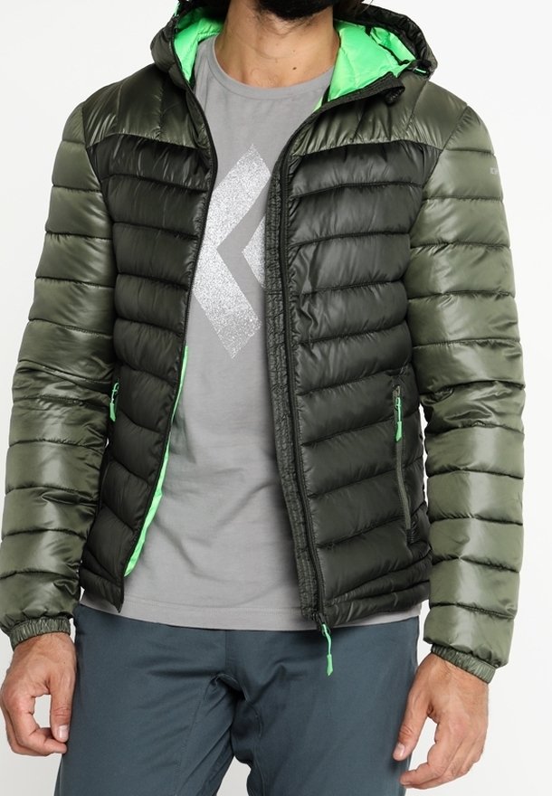Puffatakki tumman vihreänä, jossa on kirkkaan vihreä hupun vuori ja vetoketjut. Vaakasuora pehmustus, joustavat hihansuut ja vetoketjullinen etuosa.
