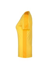 Maglia sportiva gialla a maniche corte, realizzata in tessuto leggero, presenta un corpo giallo uniforme e una striscia gialla a contrasto sul lato.