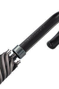 Czarny uchwyt parasola z teksturowym chwytem, szary daszek z tkaniny i srebrne akcenty. Posiada zaokrąglone końce oraz wykończenie przypominające skórę.