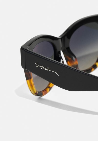Giorgio Armani Päikeseprillid - black