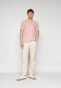 Lyle & Scott Polosärk - palm pink