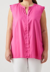 Světlá růžová bez rukávů s v ýstřihem ve tvaru klíčové dírky, ramena zdobená krajkou a volný střih. Vyrobeno z hladkého materiálu, pohodlný střih.