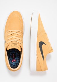 Nike SB Sneakers - tan