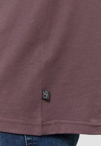 QS RUNDHALSAUSSCHNITT - T-shirt basic - lavendel