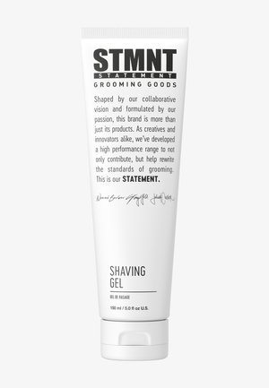 Tube blanc pour gel de rasage, étiqueté "STMTNT", avec texte noir minimaliste. Contient 150 ml de gel, texture lisse, design simple.