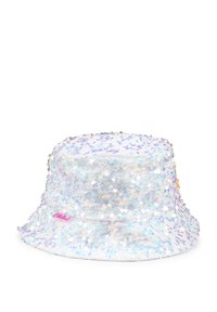 Chapeau seau en tissu à paillettes, avec un éclat holographique, des accents pastel violets et roses, et un logo de marque brodé sur le côté.
