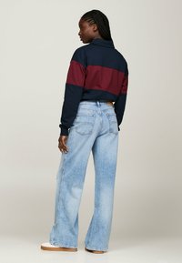 Tommy Jeans CLAIRE WD DH2112 - Laza szabású farmerek - denim light