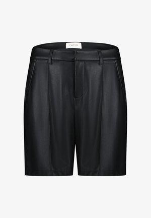 Shorts neri in ecopelle con una texture liscia, dotati di zip, passanti per la cintura e tasche frontali. Design classico tailoring e taglio fino al ginocchio.