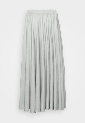 Falda larga plisada color gris claro con cintura elástica, tejido fluido y textura sutil.