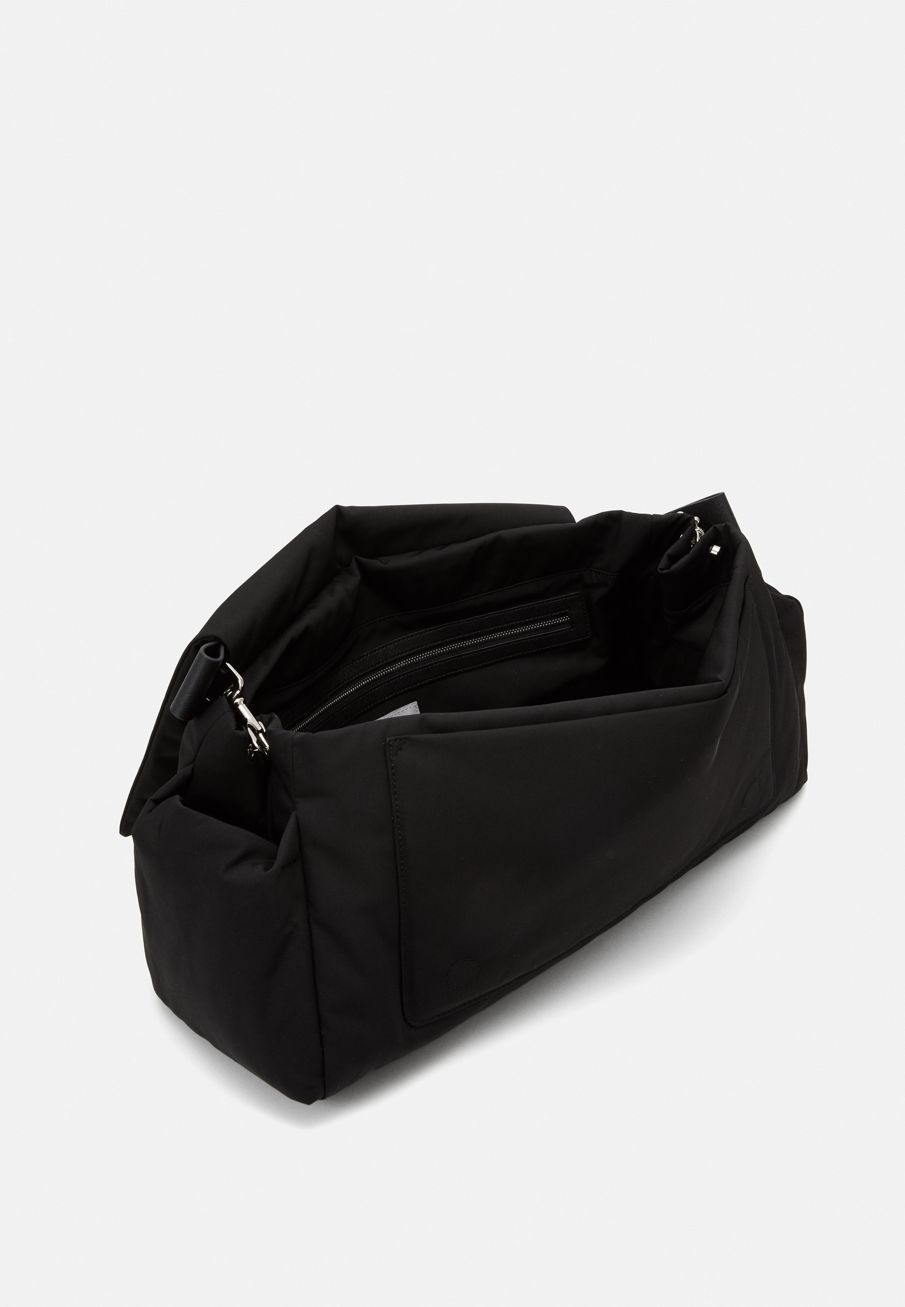 VIVIENNE WESTWOOD XL ヘーゼル ショルダーバッグ XL Hazel Handbag in BLACK | Vivienne Westwood®