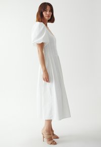 WILLA WHIRL - Vardagsklänning - white