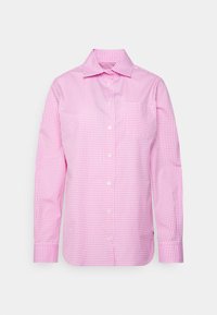 Różowa koszula w kratę gingham z kołnierzykiem typu spread, długimi rękawami, zapięciem na guziki, pojedynczą kieszonką na piersi oraz gładką bawełnianą teksturą.