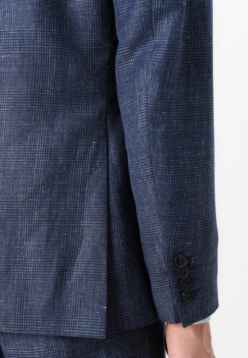 Marineblauer kariertes Sakko mit strukturiertem Stoff, einer Öffnung hinten und einem Vierknopfmanschettendetail.