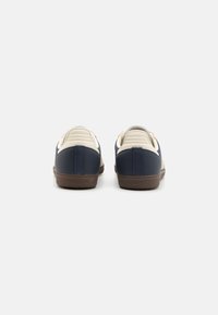 adidas Originals SAMBA OG W - Tenisice - night indigo/cream white/alumina