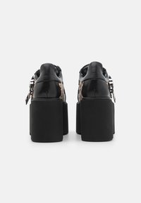 LAMODA KITTY - Šněrovací lodičky - black