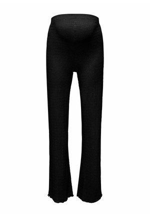 Czarne, teksturowane spodnie z wysokim stanem, lekko rozszerzanymi nogawkami i falującymi krawędziami, pokazane na białym tle.
