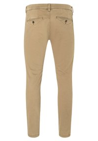 Beige Baumwoll-Chinos mit schlanker Passform. Verfügt über zwei Gesäßtaschen mit Knopfverschluss und ein gerades Bein Design. Insgesamt eine glatte Textur.